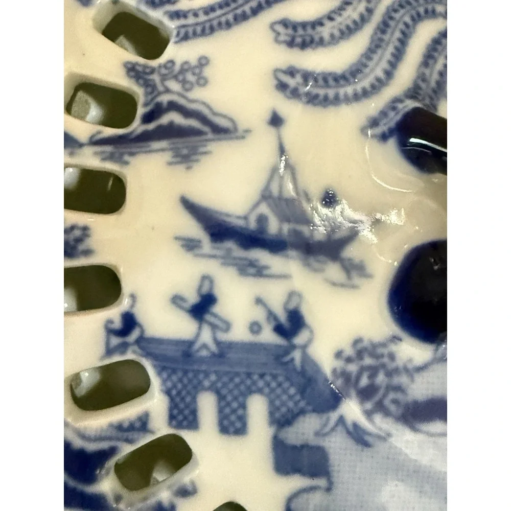Blue and white pierced porcelain tureen or bowl & Lid traditional Chinese scene.